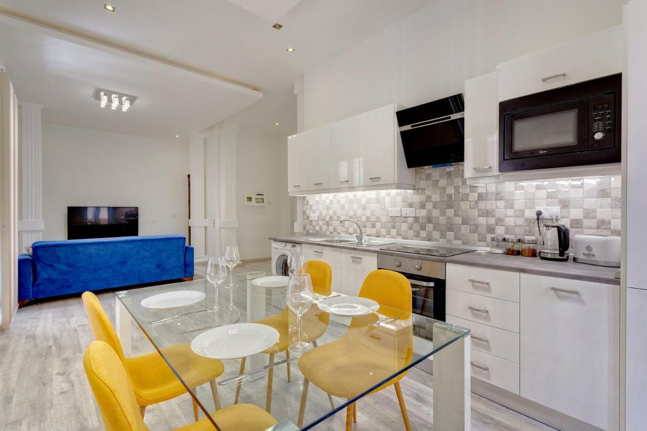 Stylish 2 Bedroom Apartment In An Amazing Location Sliema Esterno foto