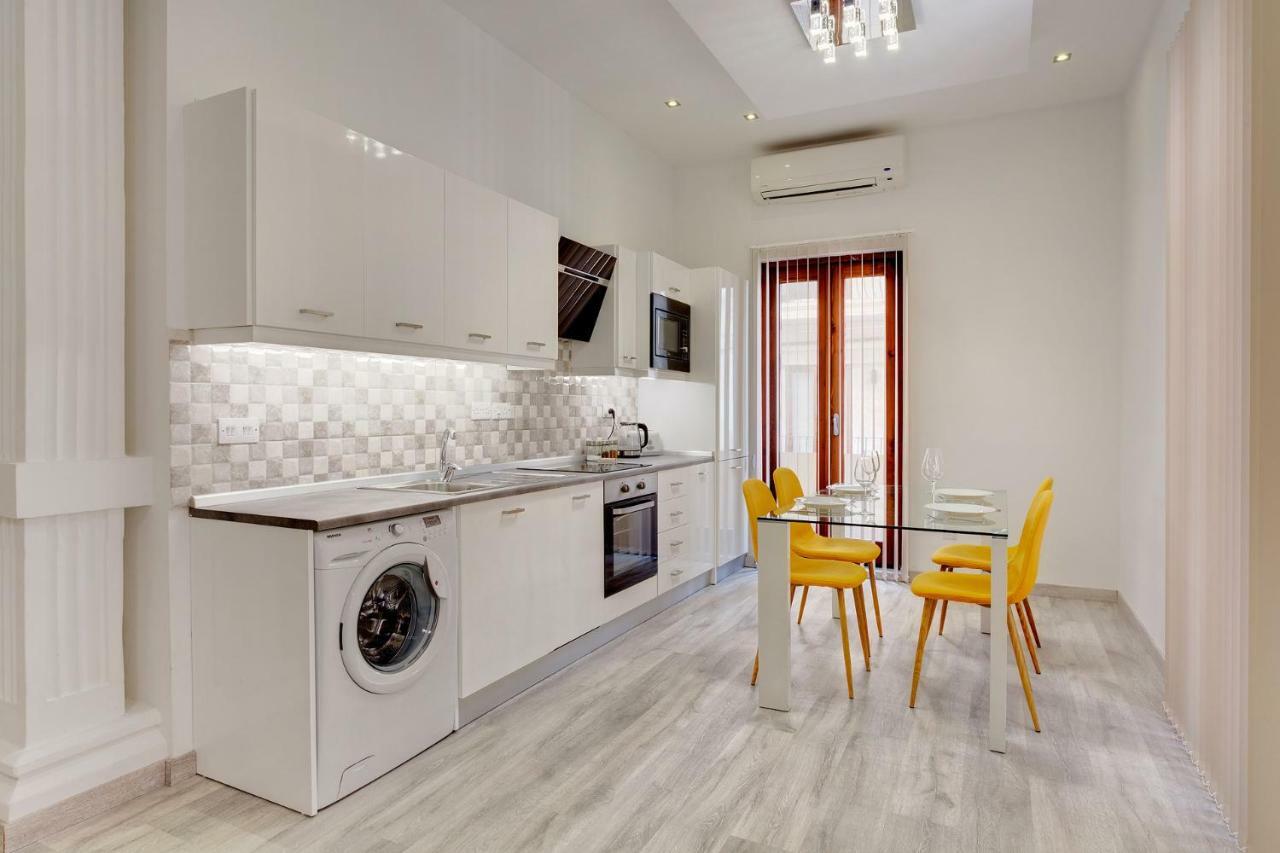 Stylish 2 Bedroom Apartment In An Amazing Location Sliema Esterno foto